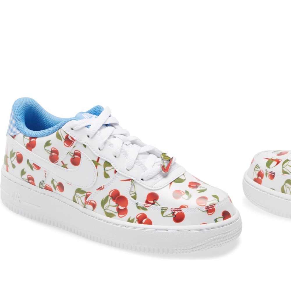 NWT RARE Nike Air Force 1 LV8 🍒